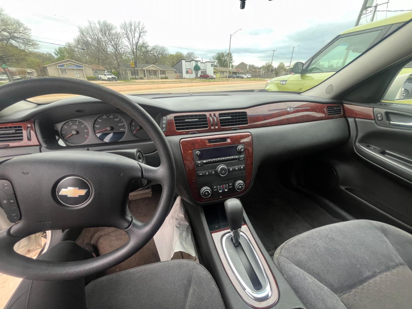 2009 BLACK CHEVROLET IMPALA LS LS (2G1WB57KX91) with an 3.5L V6 OHV 16V FFV engine, 4-Speed Automatic transmission, located at 8101 E. Skelly Dr., Tulsa, OK, 74129, (918) 592-3593, 36.121891, -95.888802 - Photo#4